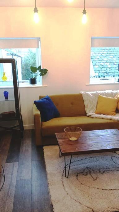 Juliet Beautiful 1 Bedroom, Central, Modern Space. Darlington  Eksteriør billede